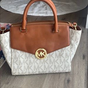 Michael Kors purse - great condition!